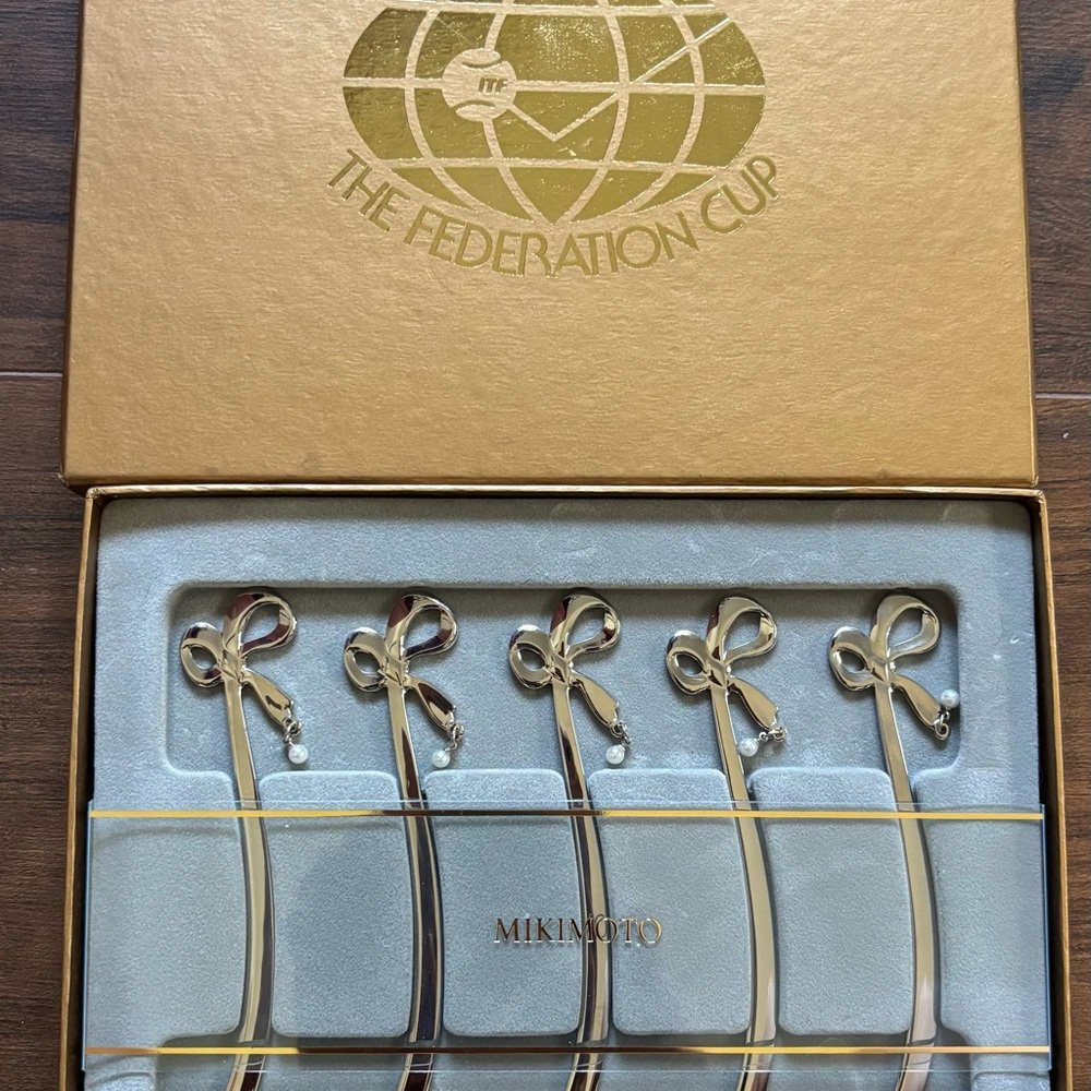 5-Mikimoto International featuring a pearl and ribbon design cocktail stirrer